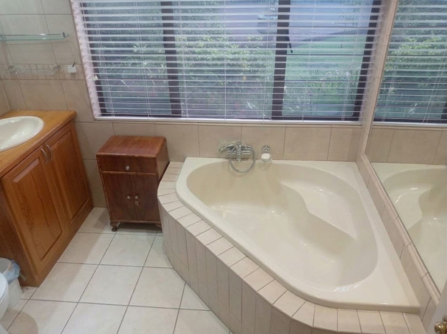 To Let 4 Bedroom Property for Rent in Bodorp North West
